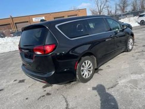 Used 2018 Chrysler Pacifica Touring Plus image 7