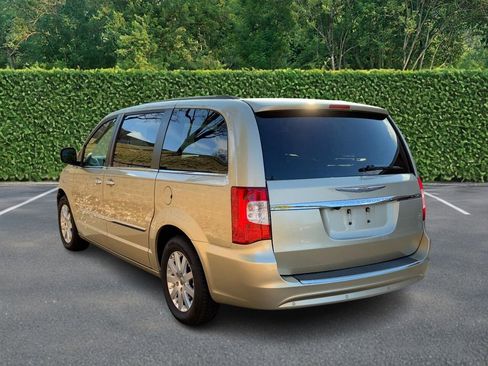 Used 2012 Chrysler Town & Country Touring-L w/ Entertainment Group #2 image 4