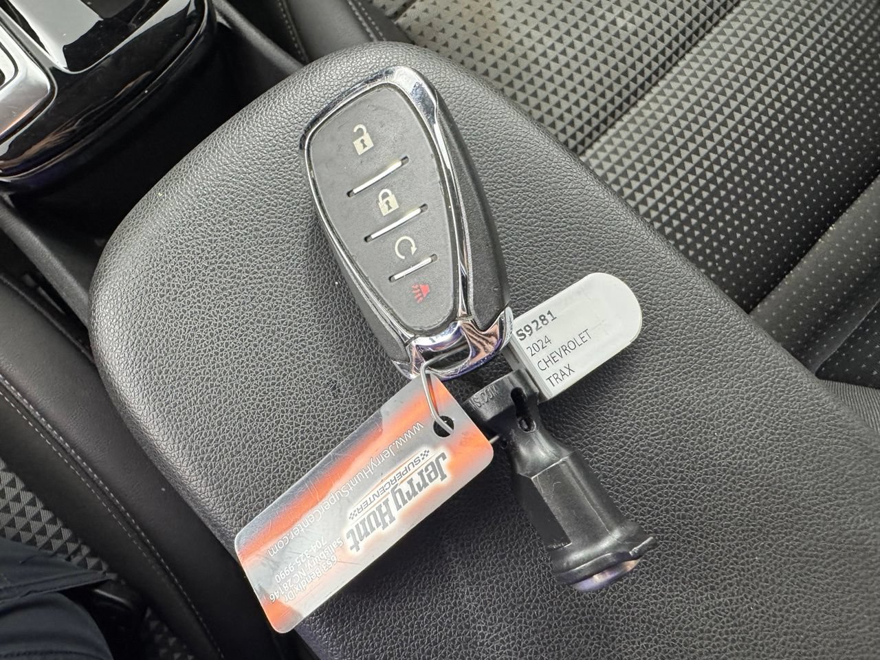 Used 2024 Chevrolet Trax LT FWD image 3