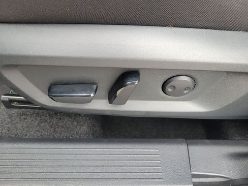 Used 2025 Nissan Rogue SV FWD image 17