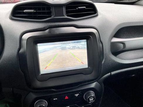 Used 2020 Jeep Renegade Latitude FWD image 13