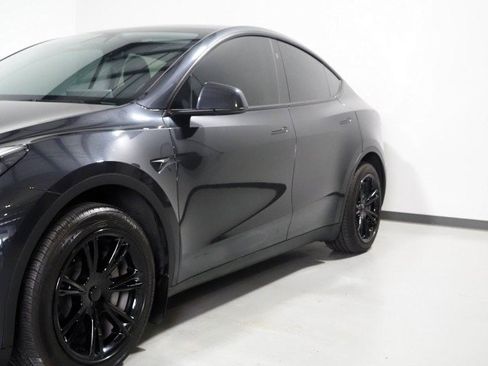 Used 2024 Tesla Model Y 2WD image 50