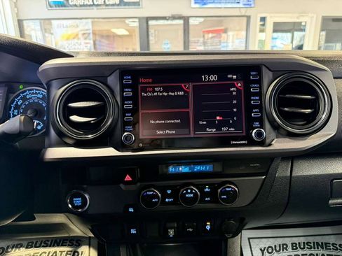 Used 2023 Toyota Tacoma TRD Off-Road image 17