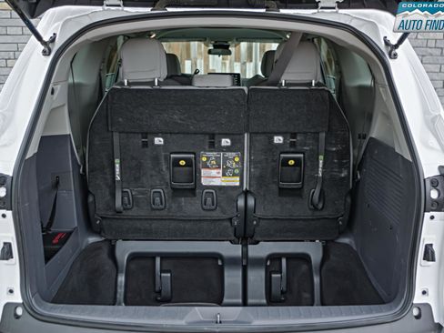 Used 2024 Toyota Sienna LE AWD/4WD image 28