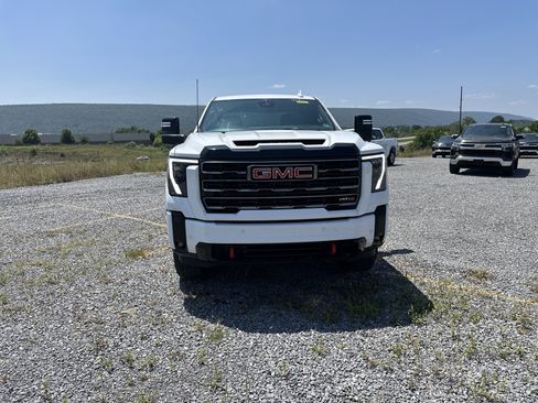 Used 2025 GMC Sierra 2500 AT4 AWD/4WD image 9