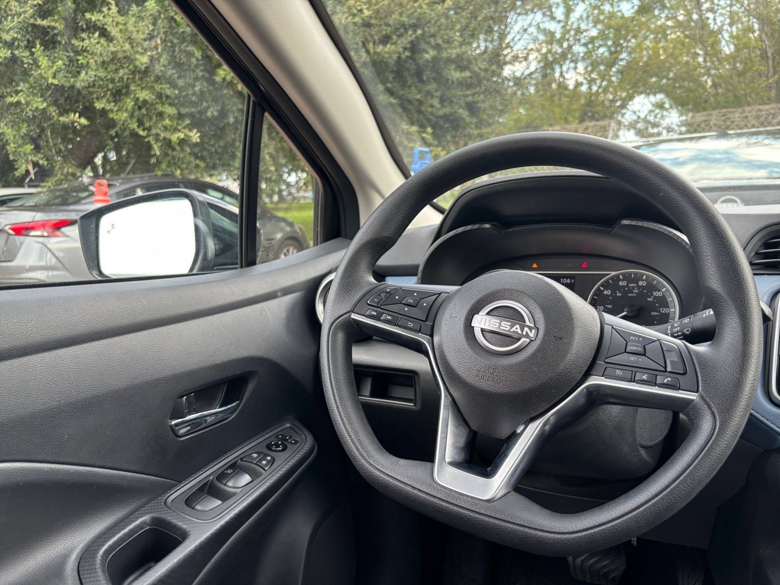 Used 2025 Nissan Versa SV FWD image 31