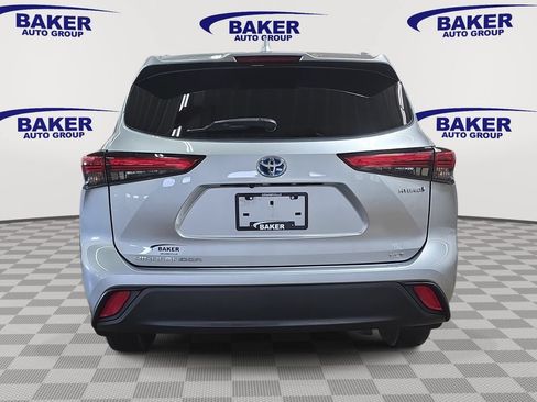 Used 2021 Toyota Highlander XLE AWD/4WD image 6