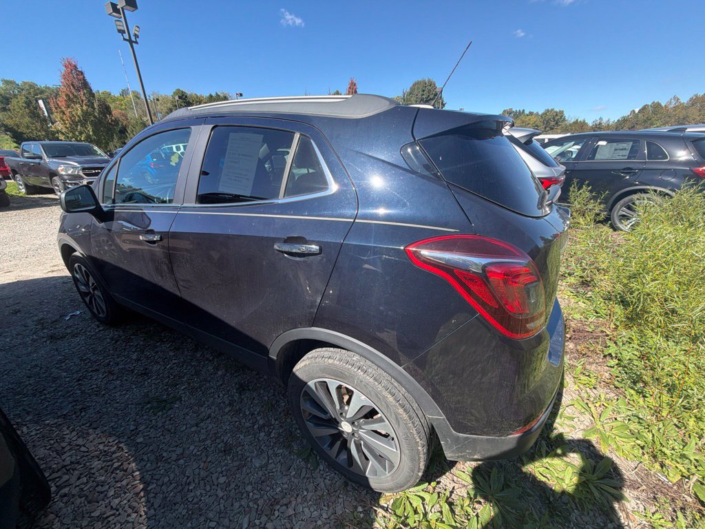 Used 2021 Buick Encore Preferred AWD/4WD image 2