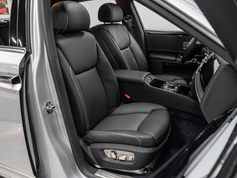 Used 2015 Rolls-Royce Ghost image 22