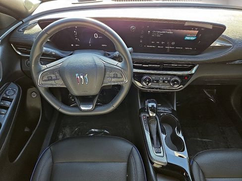 Used 2025 Buick Envista Sport Touring w/ Convenience II Package FWD image 19