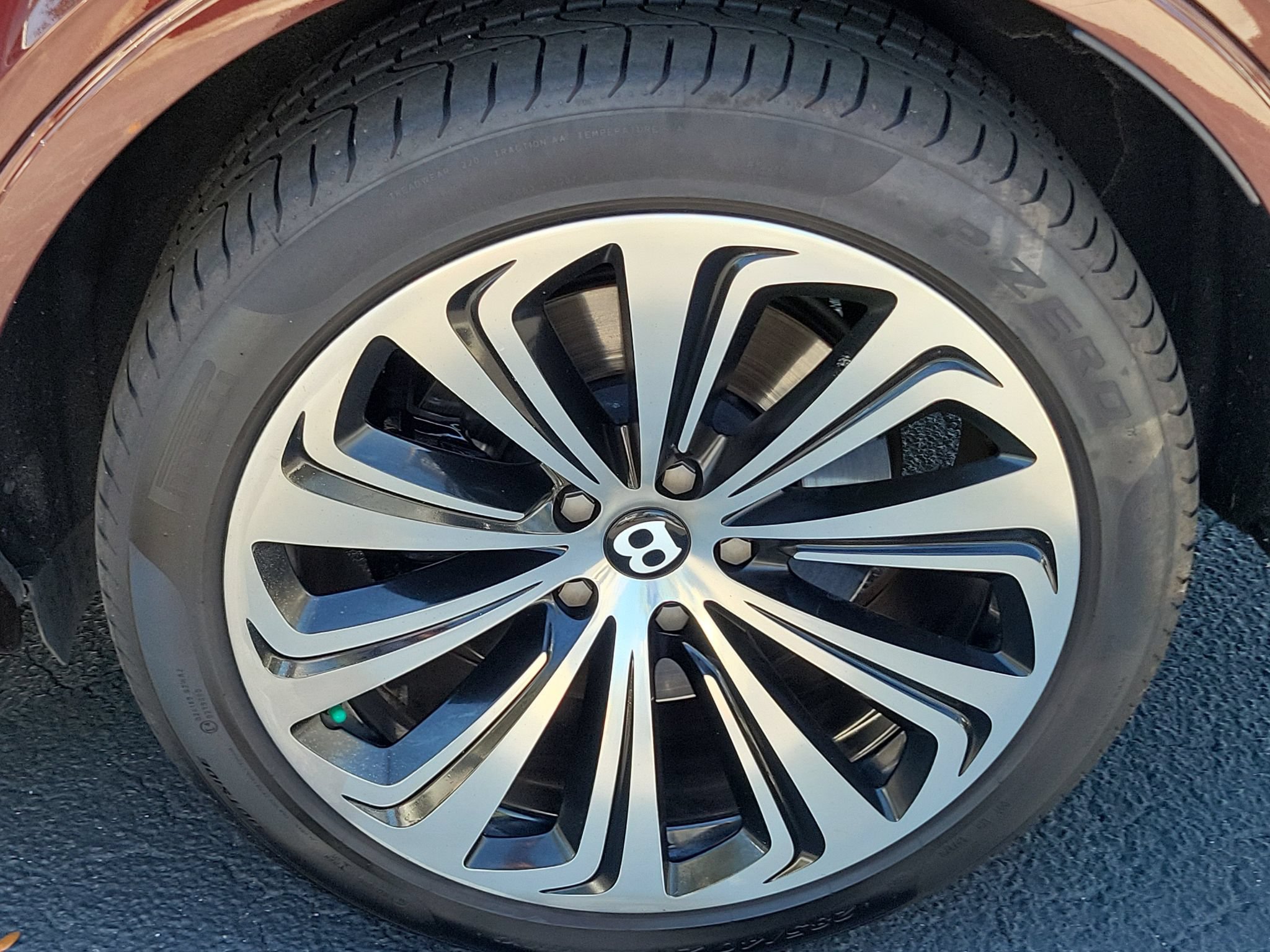 Used 2022 Bentley Bentayga AWD/4WD image 8