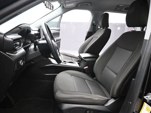 Certified 2023 Ford Explorer XLT RWD image 9