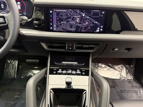 Certified 2025 Porsche Cayenne AWD/4WD image 36