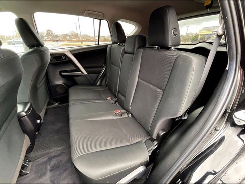 Used 2018 Toyota RAV4 LE image 17