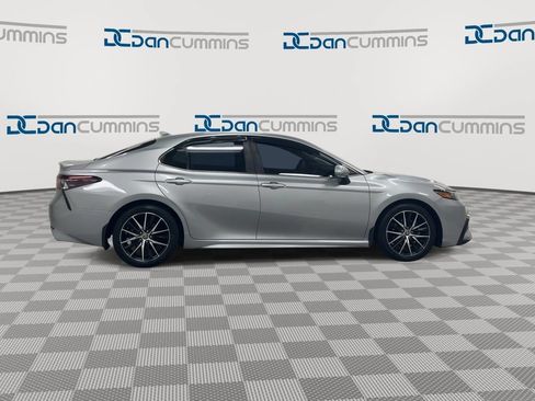 Used 2022 Toyota Camry SE AWD/4WD image 9