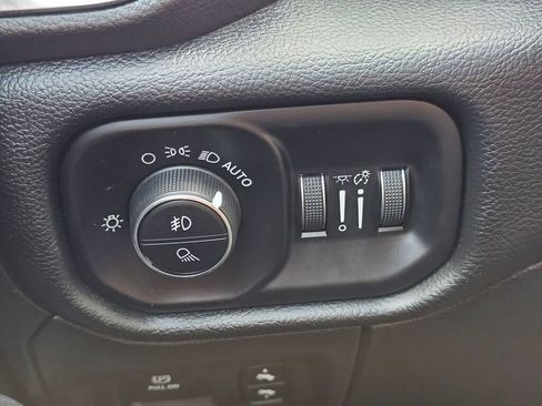 Used 2019 RAM 1500 Laramie image 31