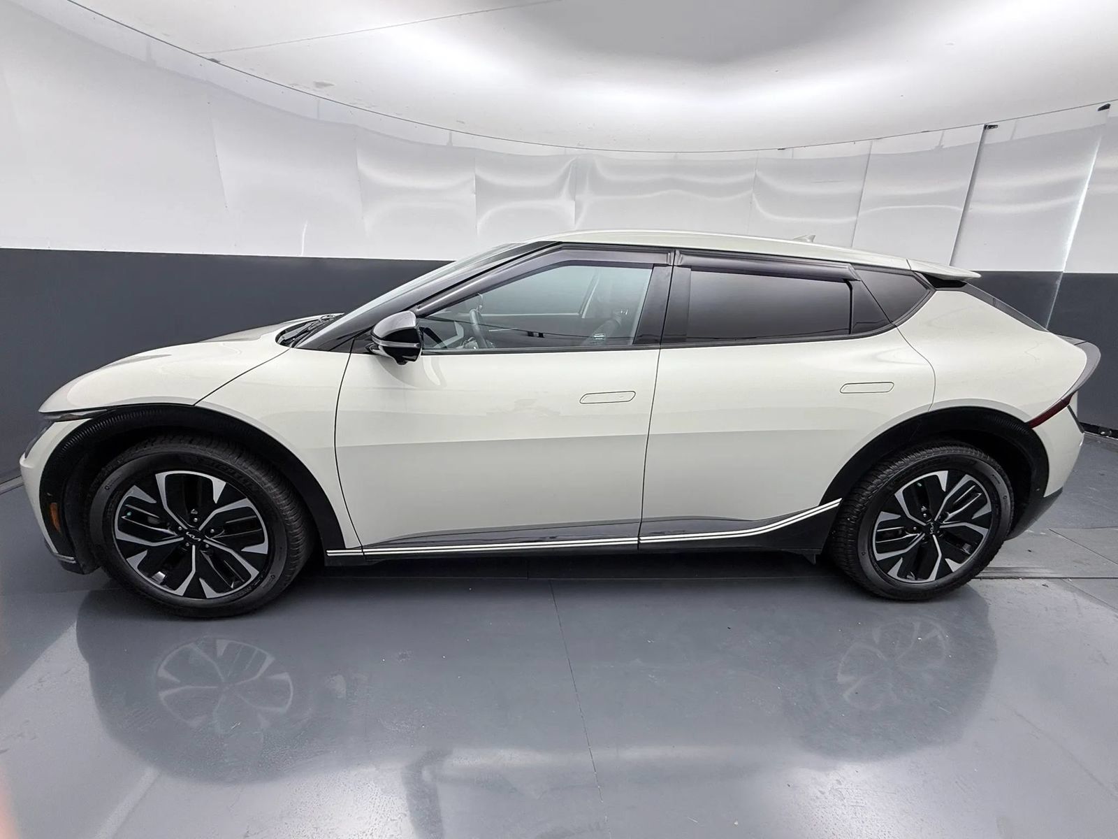 Used 2023 Kia EV6 Wind w/ Wind Technology Package AWD/4WD image 4