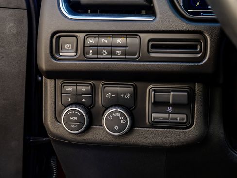 Used 2023 Chevrolet Tahoe Z71 w/ Off-Road Capability Package image 18