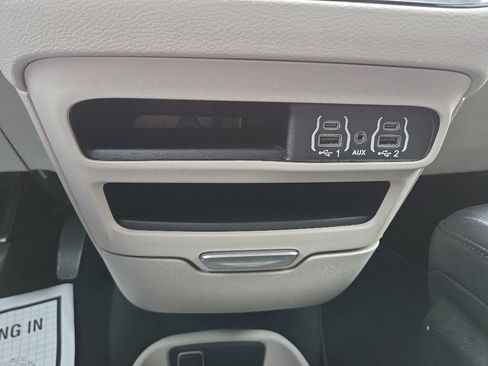 Used 2024 Chrysler Pacifica Touring-L FWD image 28