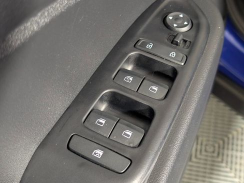 Used 2024 Hyundai Venue Limited image 23