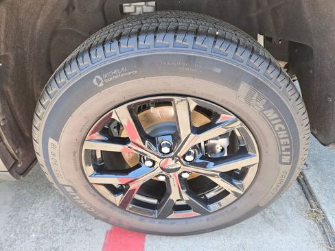 Used 2025 Jeep Grand Cherokee Altitude AWD/4WD image 25