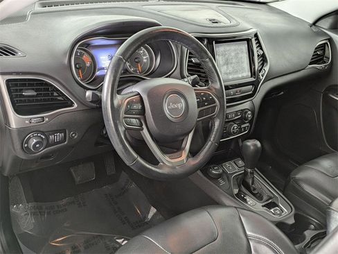 Used 2019 Jeep Cherokee Limited image 11