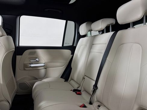 New 2026 Mercedes-Benz GLB 250 image 7