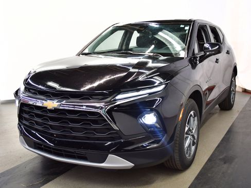 Used 2025 Chevrolet Blazer LT image 4
