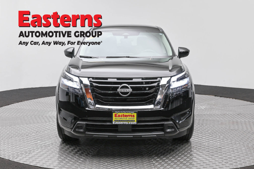 Used 2024 Nissan Pathfinder S AWD/4WD image 3