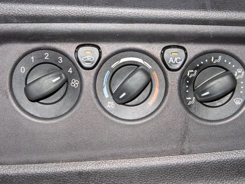 Used 2019 Ford Transit 250 148 Medium Roof image 18