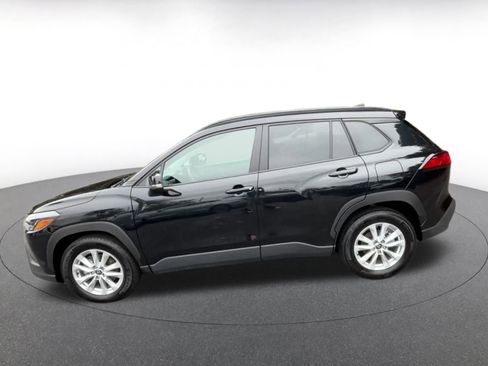 Used 2025 Toyota Corolla Cross LE image 9