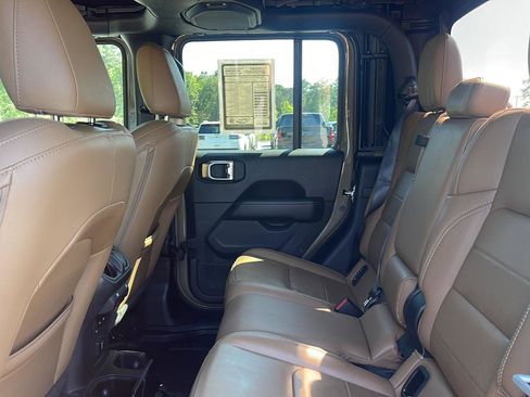 Used 2020 Jeep Gladiator Overland AWD/4WD image 26