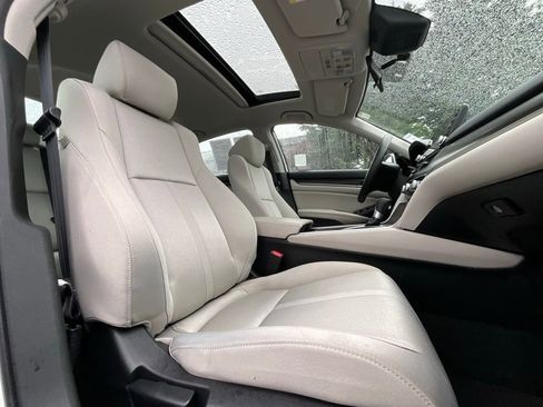 Used 2019 Honda Accord EX image 12