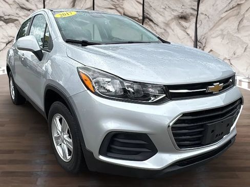 Used 2017 Chevrolet Trax LS AWD/4WD image 18