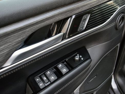 Used 2024 Jeep Wagoneer L Series III w/ Flexible Seating Group image 28