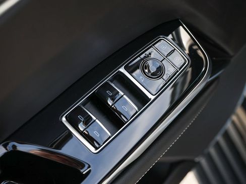 Used 2025 Cadillac Escalade ESV Premium Luxury Platinum AWD/4WD image 6