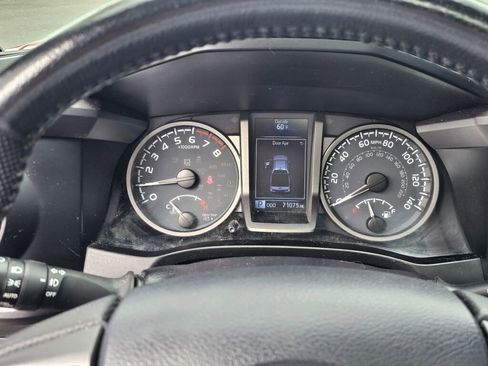 Used 2020 Toyota Tacoma TRD Off-Road w/ TRD Premium Off Road Package AWD/4WD image 31