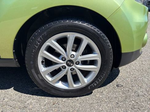 Used 2017 Kia Soul + FWD image 29
