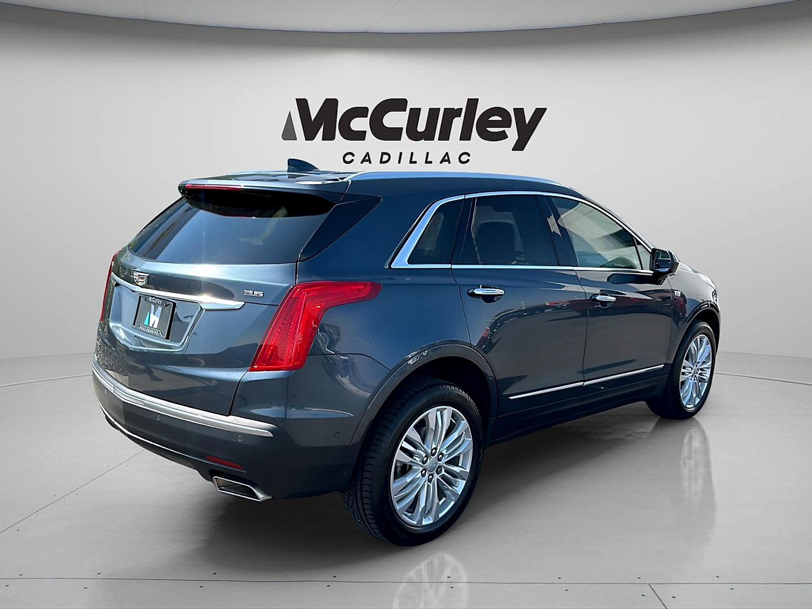 Used 2019 Cadillac XT5 Premium Luxury w/ Driver Assist Package AWD/4WD image 5