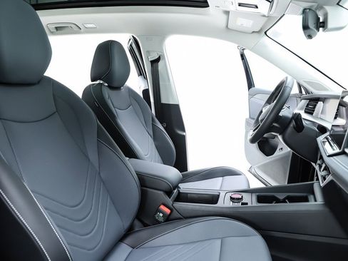 New 2026 Volkswagen Tiguan SE image 73