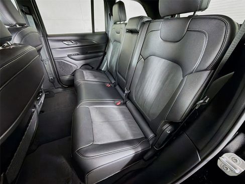 Used 2024 Jeep Grand Cherokee Altitude image 22