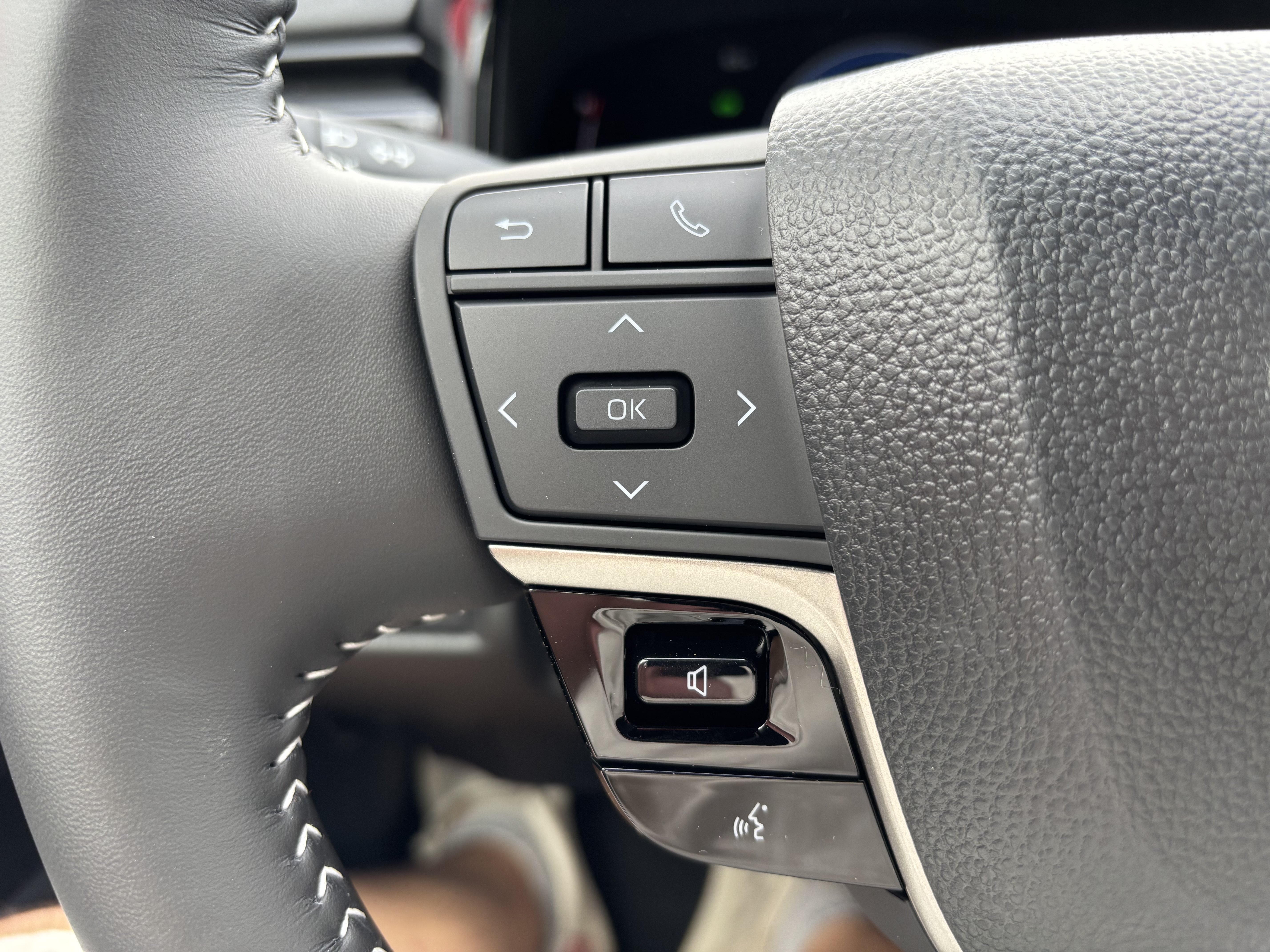 Certified 2026 Toyota Camry Hybrid w/ Multimedia Upgrade Package FWD image 19