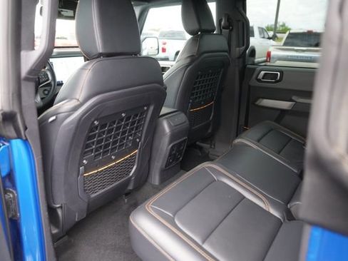 Used 2023 Ford Bronco Badlands image 11