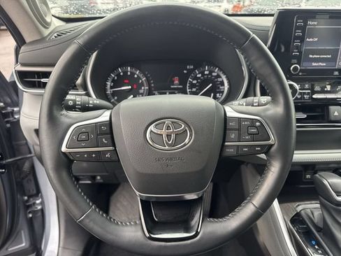 Used 2020 Toyota Highlander Limited FWD image 19