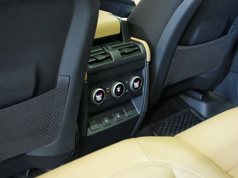 Used 2025 Land Rover Defender 110 X image 36