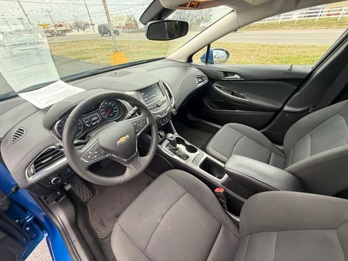 Used 2017 Chevrolet Cruze LT w/ Convenience Package image 14