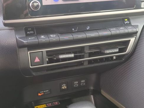 Used 2025 Toyota Camry SE FWD image 25