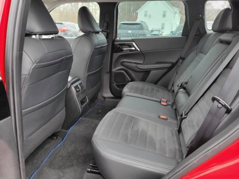 Used 2023 Mitsubishi Outlander SE image 14