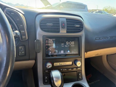 Used 2006 Chevrolet Corvette Coupe w/ Preferred Equipment Group RWD image 18