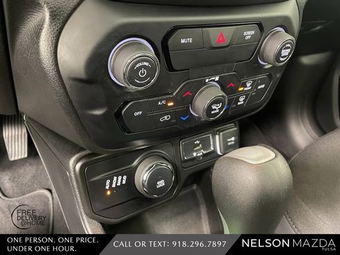 Used 2019 Jeep Renegade Altitude w/ Quick Order Package 22M image 28